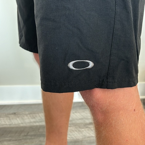 Oakley Golf Shorts - Picture 4 of 7